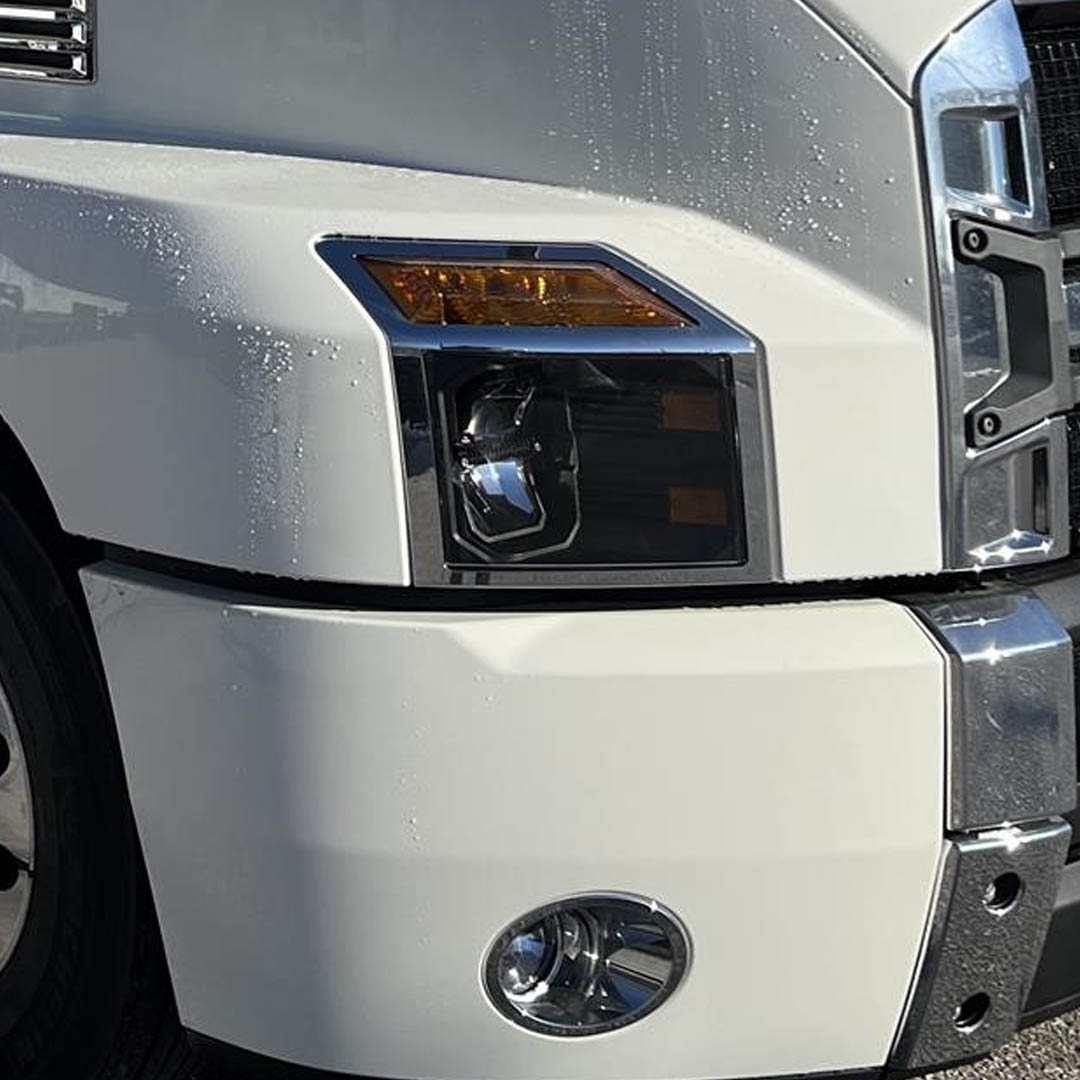 FOCO NEBLINERO CAMION MACK ANTHEM - Image 2