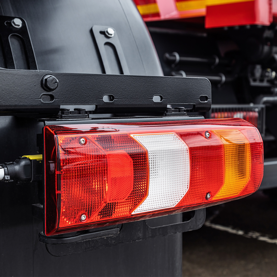 FOCO TRASERO MERCEDES BENZ ACTROS MP4 - Image 2