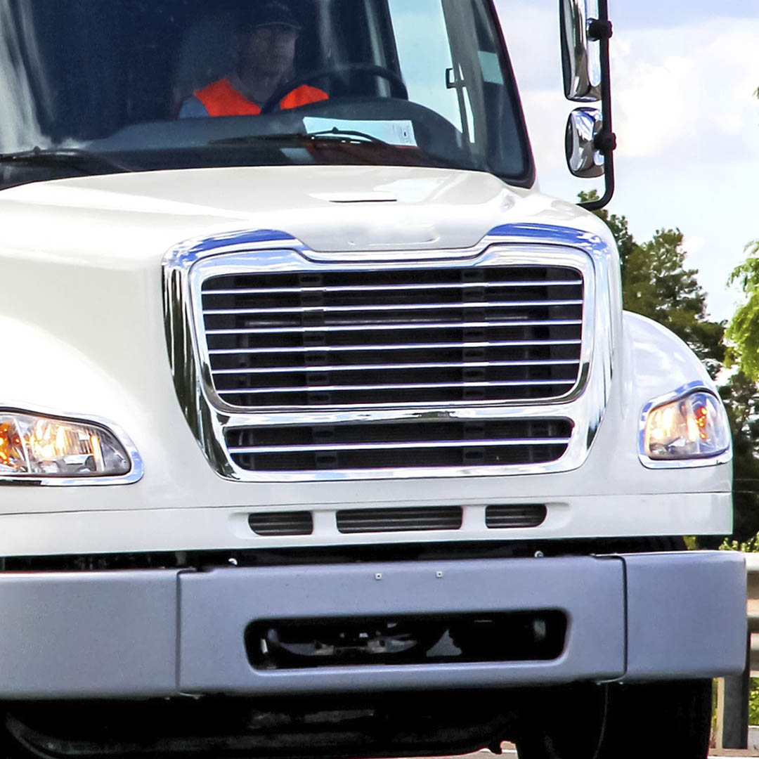 BISEL MASCARA FRONTAL FREIGHTLINER M2 112 - Image 2