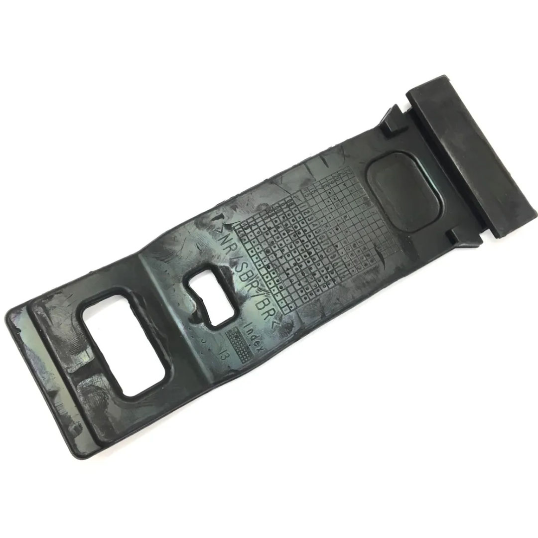 TIRANTE DE GOMA PARA GUARDAFANGO MERCEDES BENZ