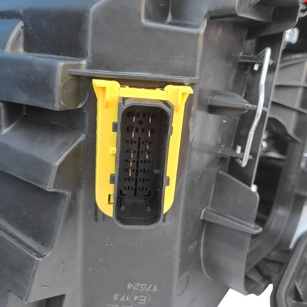 FOCO OPTICO VOLVO FM Y FMX - Image 2