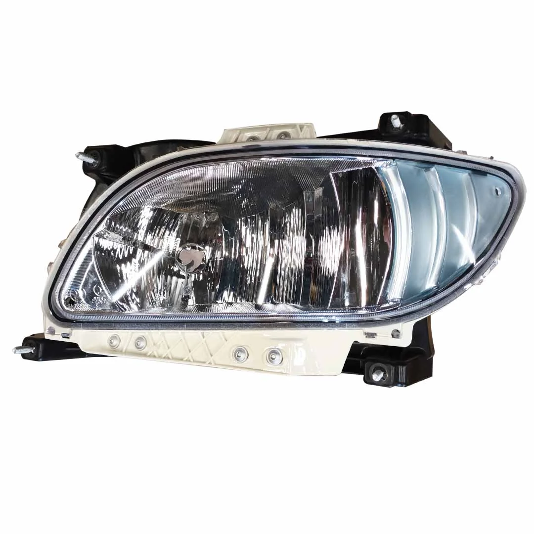 FOCO NEBLINERO CAMION DAF XF Y CX EURO 6 - Image 2