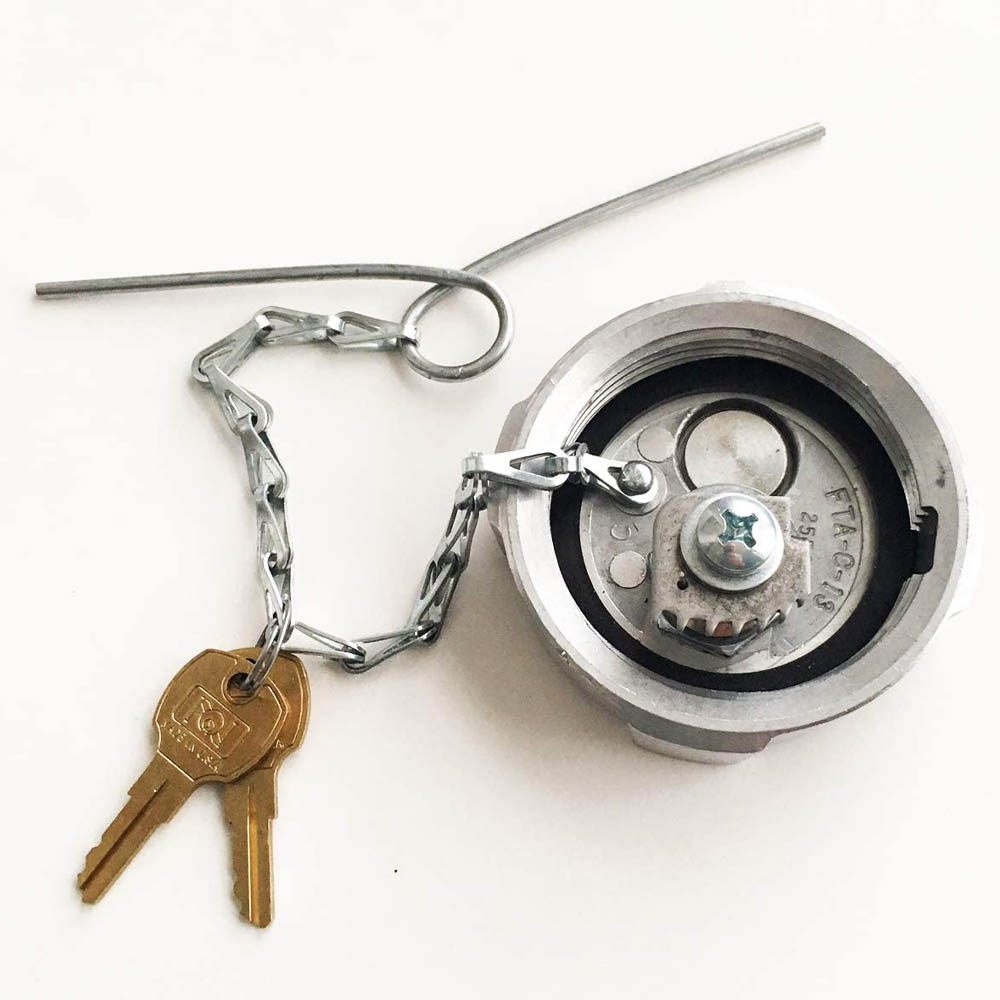 TAPA COMBUSTIBLE FREIGHTLINER M2 2.5" - Image 2