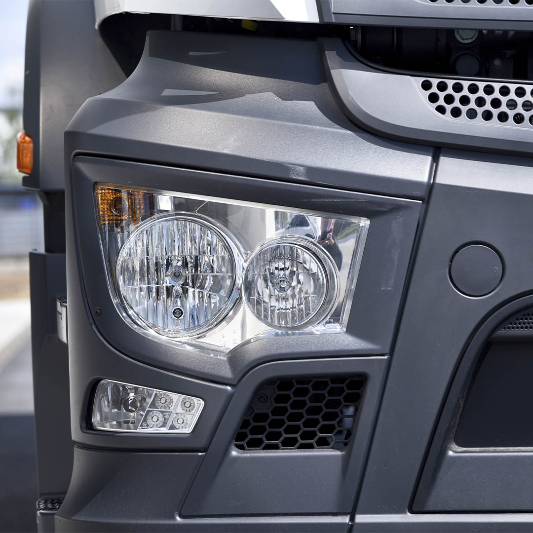 FOCO NEBLINERO CAMION MERCEDES BENZ AROCS - Image 2